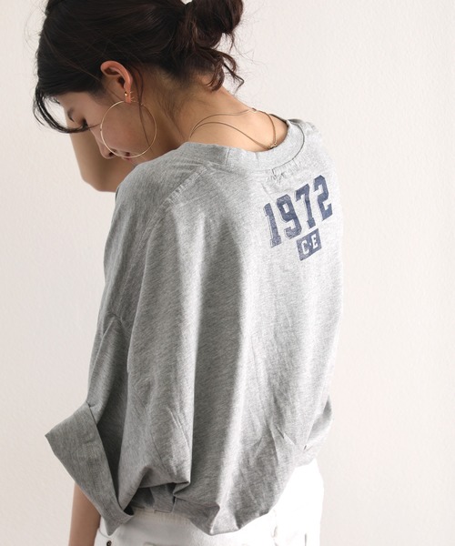 classicalelf(クラシカルエルフ)の「1972 オーバーサイズ バックプリントロング丈クルーネックロゴTシャツ(半袖)(Tシャツ/カットソー・レディース・ホワイト/ブラック/杢グレー・MEDIUM/LARGE/X-LARGE)」の9枚目の写真