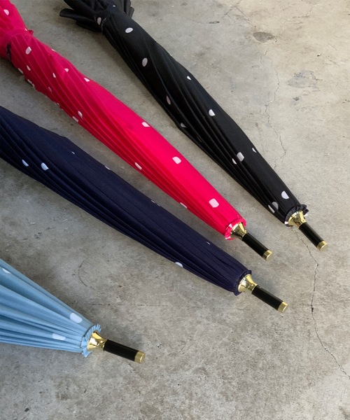 COMMON WARE（コモンウェアー）の「NT:16本骨ドット バイカラー　長傘（長傘・レディース・ブラック/ネイビー/ローズ/グリーン/ブルー/ブラック系/ミント/ローズ系/ネイビー系・FREE）」の17枚目の写真