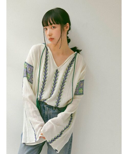 Ungrid(アングリッド)の「エンブロイダリーブラウス(シャツ/ブラウス・レディース・オフホワイト/ブラック・FREE)」の3枚目の写真