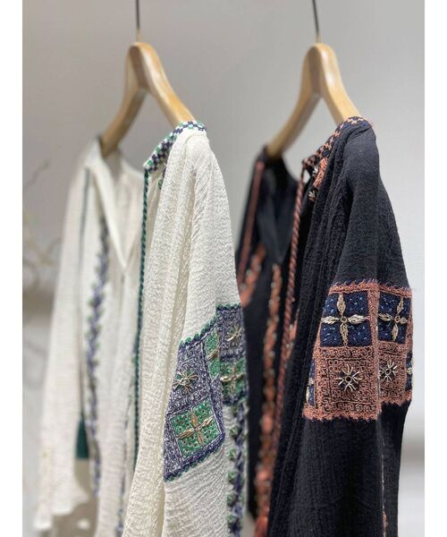 Ungrid(アングリッド)の「エンブロイダリーブラウス(シャツ/ブラウス・レディース・オフホワイト/ブラック・FREE)」の18枚目の写真