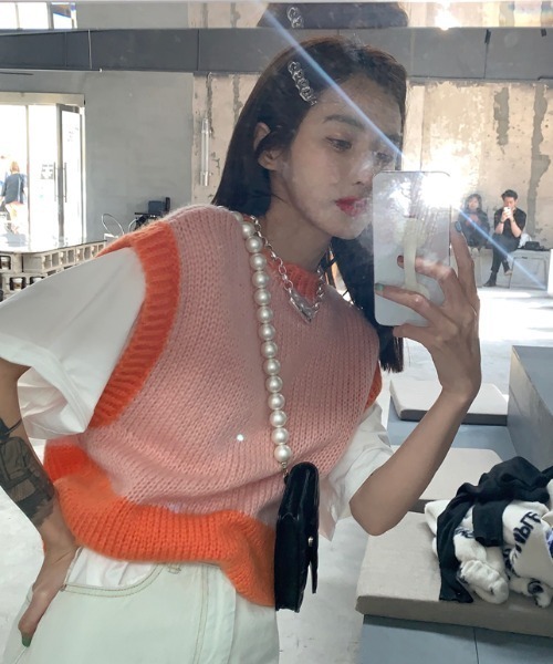 KOR（ケーオーアール）の「バイカラーニットベスト（ベスト・レディース・オレンジ系その他・FREE）」の10枚目の写真