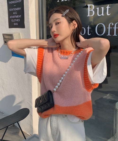 KOR（ケーオーアール）の「バイカラーニットベスト（ベスト・レディース・オレンジ系その他・FREE）」の2枚目の写真