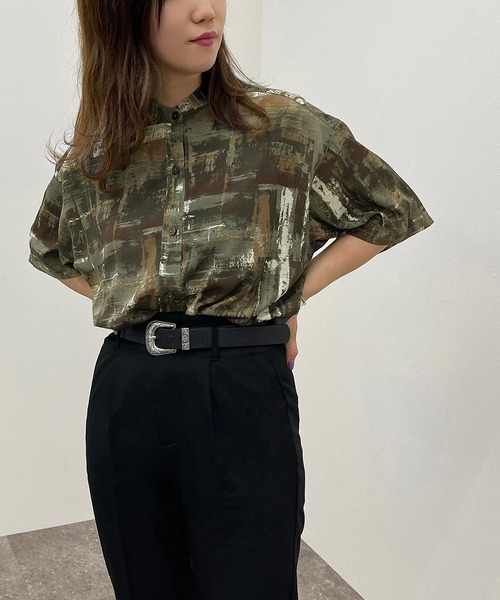 apres jour mignon（アプレジュールミニョン）の「ペイント柄バンドカラーシャツ 【ZOZOTOWN限定アイテム】（シャツ/ブラウス・レディース・ブルー系その他/グリーン系その他/パープル系その他・フリー/X-LARGE）」の4枚目の写真