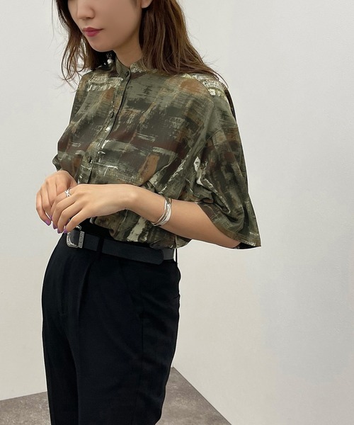 apres jour mignon（アプレジュールミニョン）の「ペイント柄バンドカラーシャツ 【ZOZOTOWN限定アイテム】（シャツ/ブラウス・レディース・ブルー系その他/グリーン系その他/パープル系その他・フリー/X-LARGE）」の6枚目の写真