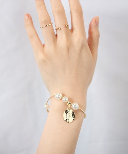 SAISON DE PAPILLON(セゾンドパピヨン)の「メタルプレートパールミックスブレスレット(ブレスレット・レディース・ゴールド・フリー)」の15枚目の写真