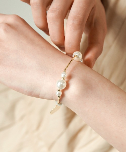 SAISON DE PAPILLON(セゾンドパピヨン)の「メタルプレートパールミックスブレスレット(ブレスレット・レディース・ゴールド・フリー)」の8枚目の写真