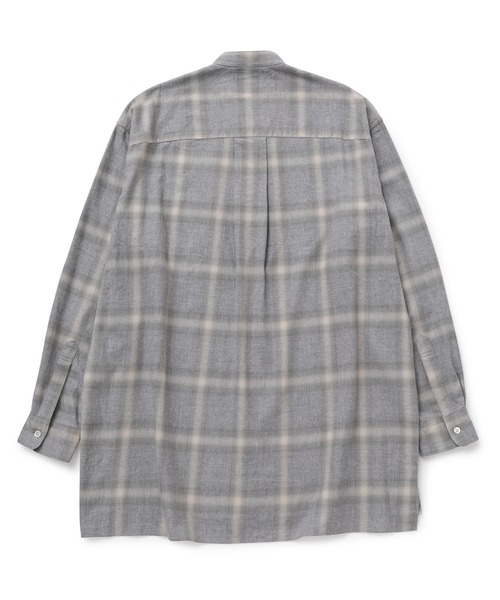 ADAM ET ROPE'(アダムエロペ)の「ビッグシルエット バンドカラーシャツ(シャツ/ブラウス・メンズ・ホワイト/チャコールグレー/ライトグレー/ブラウン系その他3・M/L)」の5枚目の写真