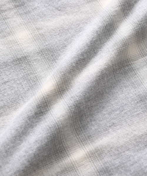 ADAM ET ROPE'(アダムエロペ)の「ビッグシルエット バンドカラーシャツ(シャツ/ブラウス・メンズ・ホワイト/チャコールグレー/ライトグレー/ブラウン系その他3・M/L)」の6枚目の写真