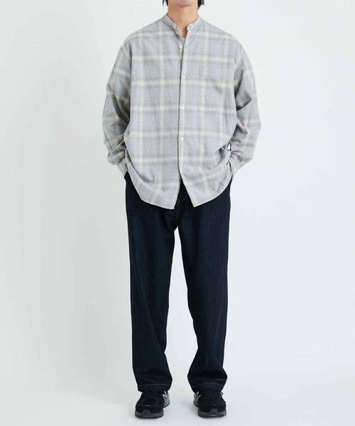 ADAM ET ROPE'(アダムエロペ)の「ビッグシルエット バンドカラーシャツ(シャツ/ブラウス・メンズ・ホワイト/チャコールグレー/ライトグレー/ブラウン系その他3・M/L)」の17枚目の写真