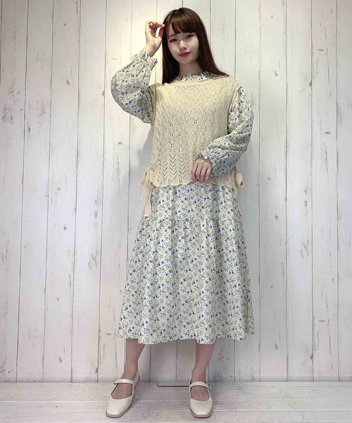 Clice de Paris(クリシェドゥパリス)の「K/サイドリボンニットベスト(ベスト・レディース・ベージュ/ブラック・ONESIZE)」の2枚目の写真