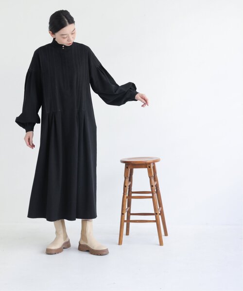 MJUKA.（ミューカ）の「東炊きキャンバス配色ステッチタックワンピース（ワンピース・レディース・ブラック/オフホワイト・FREE）」の4枚目の写真