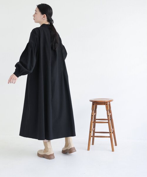 MJUKA.（ミューカ）の「東炊きキャンバス配色ステッチタックワンピース（ワンピース・レディース・ブラック/オフホワイト・FREE）」の6枚目の写真