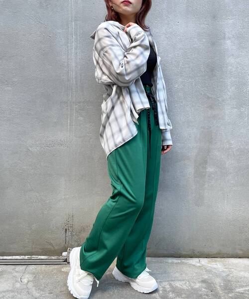 MAJESTIC LEGON(マジェスティックレゴン)の「リラックスカラーパンツ(その他パンツ・レディース・ブラック/グリーン/モカ・SMALL/MEDIUM)」の8枚目の写真