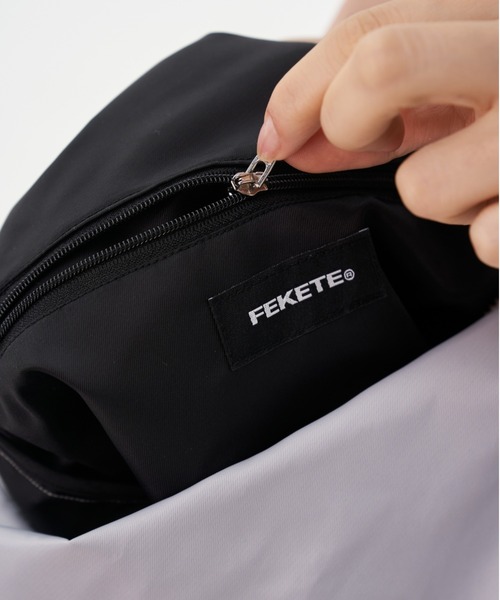 FEKETE（フェケテ）の「FEKETE MADE SUPER WIDE STRAP SHOULDER BAG / MEDIUM（ショルダーバッグ・メンズ・ブラック/グレー・FREE）」の21枚目の写真