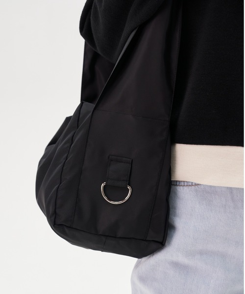 FEKETE（フェケテ）の「FEKETE MADE SUPER WIDE STRAP SHOULDER BAG / MEDIUM（ショルダーバッグ・メンズ・ブラック/グレー・FREE）」の13枚目の写真