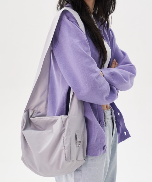 FEKETE（フェケテ）の「FEKETE MADE SUPER WIDE STRAP SHOULDER BAG / MEDIUM（ショルダーバッグ・メンズ・ブラック/グレー・FREE）」の12枚目の写真