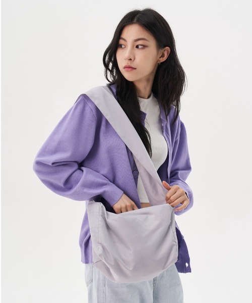 FEKETE（フェケテ）の「FEKETE MADE SUPER WIDE STRAP SHOULDER BAG / MEDIUM（ショルダーバッグ・メンズ・ブラック/グレー・FREE）」の6枚目の写真