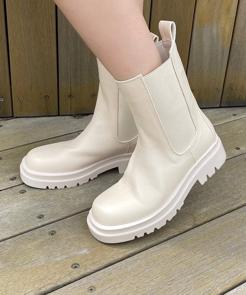 one after another NICE CLAUP（ワンアフターアナザーナイスクラップ）の「タンク底サイドゴアブーツ（ブーツ・レディース・ブラック/ダークブラウン/アイボリー・S/M/L）」の3枚目の写真