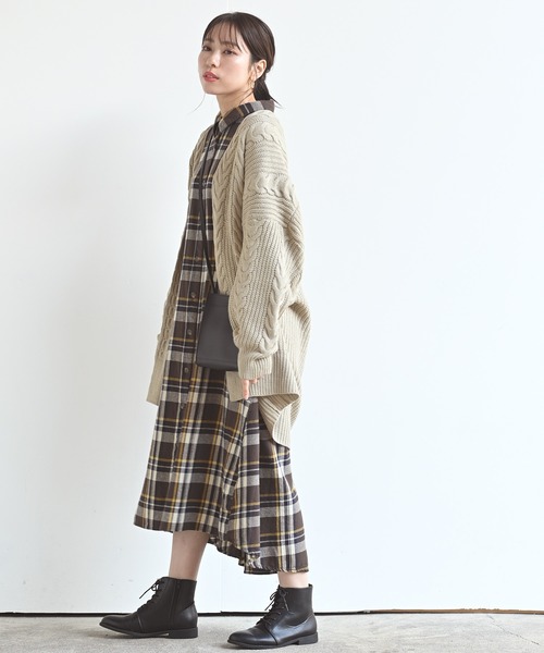 rps(アールピーエス)の「ケーブルニットロングカーディガン(カーディガン/ボレロ・レディース・ブラック/ベージュ/アイボリー・M)」の6枚目の写真