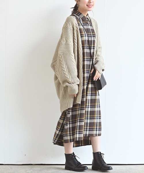 rps(アールピーエス)の「ケーブルニットロングカーディガン(カーディガン/ボレロ・レディース・ブラック/ベージュ/アイボリー・M)」の13枚目の写真