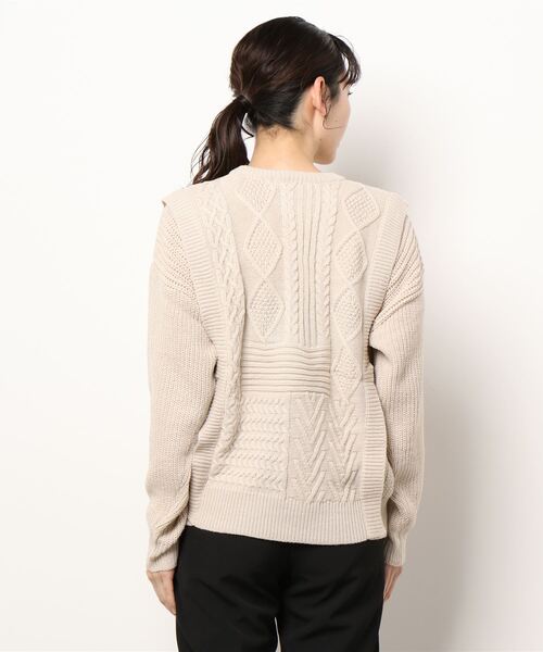 BELLUNA PLUS（ベルーナ）の「ケーブル柄クルーネックニットプルオーバー（ニット/セーター・レディース・ベージュ/ブルー・MEDIUM/LARGE）」の5枚目の写真