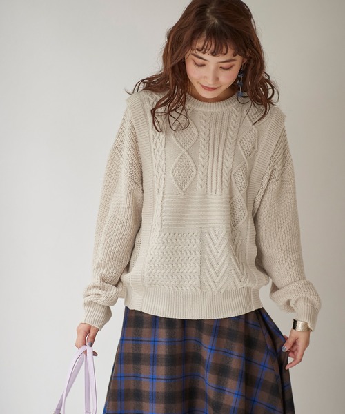 BELLUNA PLUS（ベルーナ）の「ケーブル柄クルーネックニットプルオーバー（ニット/セーター・レディース・ベージュ/ブルー・MEDIUM/LARGE）」の9枚目の写真