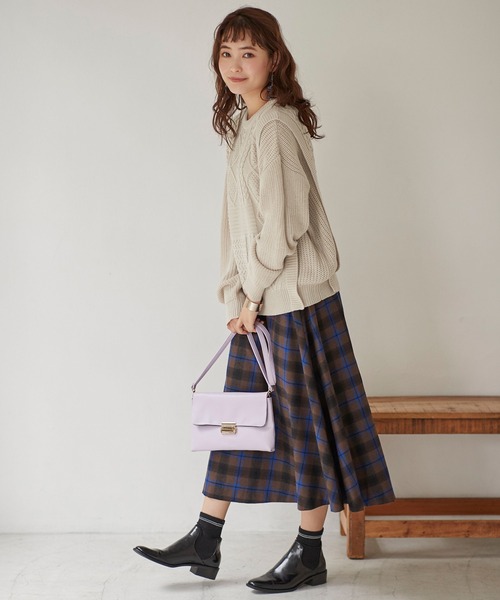 BELLUNA PLUS（ベルーナ）の「ケーブル柄クルーネックニットプルオーバー（ニット/セーター・レディース・ベージュ/ブルー・MEDIUM/LARGE）」の10枚目の写真