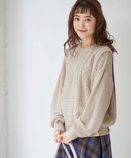 BELLUNA PLUS（ベルーナ）の「ケーブル柄クルーネックニットプルオーバー（ニット/セーター・レディース・ベージュ/ブルー・MEDIUM/LARGE）」の20枚目の写真