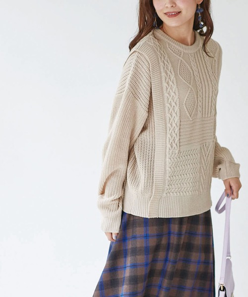 BELLUNA PLUS（ベルーナ）の「ケーブル柄クルーネックニットプルオーバー（ニット/セーター・レディース・ベージュ/ブルー・MEDIUM/LARGE）」の17枚目の写真
