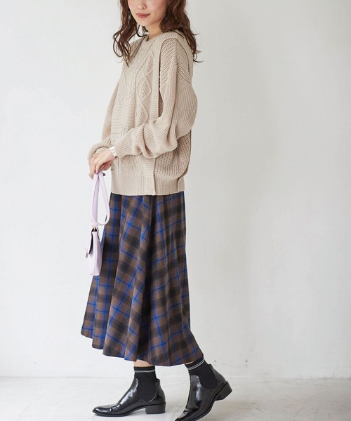 BELLUNA PLUS（ベルーナ）の「ケーブル柄クルーネックニットプルオーバー（ニット/セーター・レディース・ベージュ/ブルー・MEDIUM/LARGE）」の13枚目の写真