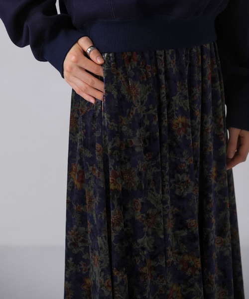 KBF（ケイビーエフ）の「プリントベロアロングスカート（スカート・レディース・ベージュ系その他/ブルー系その他・ONE）」の17枚目の写真