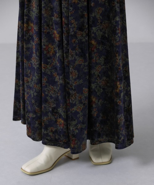 KBF（ケイビーエフ）の「プリントベロアロングスカート（スカート・レディース・ベージュ系その他/ブルー系その他・ONE）」の18枚目の写真