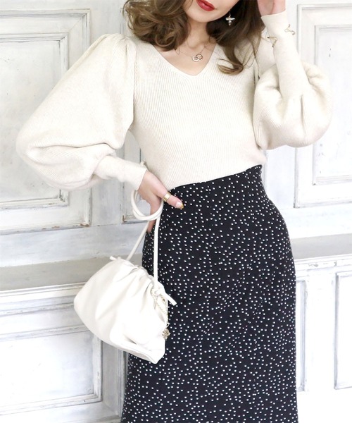 ROYAL PARTY（ロイヤルパーティー）の「Vネックマトンスリーブニットトップス（ニット/セーター・レディース・イエロー/ブラウン/ベージュ・FREE）」の2枚目の写真