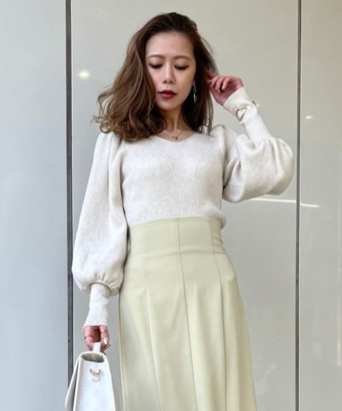 ROYAL PARTY（ロイヤルパーティー）の「Vネックマトンスリーブニットトップス（ニット/セーター・レディース・イエロー/ブラウン/ベージュ・FREE）」の4枚目の写真