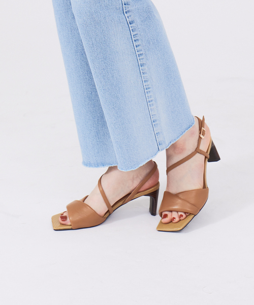 Au BANNISTER（オゥバニスター）の「ボリュームクッションサンダル（サンダル・レディース・クリーム/グリーン/ピンク/キャメル・35/36/38/39/37）」の3枚目の写真