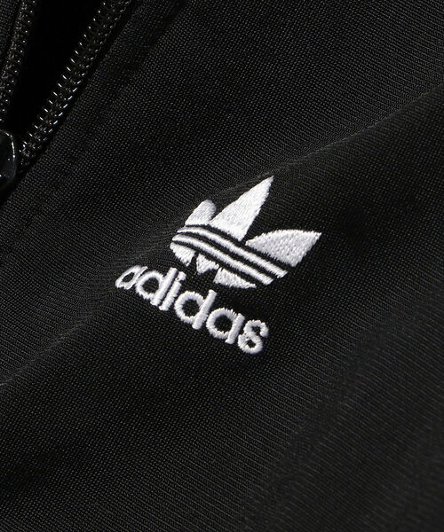 こども ビームス（コドモビームス）の「adidas / アディカラー SST トラックスーツ 22（100～130㎝）（ジャージ・キッズ・ブラック・100/110/120/130）」の8枚目の写真