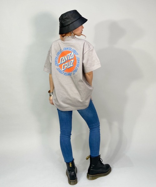 SANTA CRUZ(サンタクルーズ)の「【ムラサキスポーツ別注】SANTACRUZ/サンタクルーズ ルーズシルエット バックプリントTシャツ 502221445(Tシャツ/カットソー・レディース・グレー/グリーン/ブラック/ホワイト・L/XL/M)」の11枚目の写真