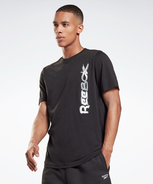 Reebok(リーボック)の「MYT グラフィック Tシャツ / MYT Graphic T-Shirt(Tシャツ/カットソー・メンズ・ブラック/ベージュ・SMALL/MEDIUM/LARGE/X-LARGE/XX-LARGE/X-SMALL/XXX-LARGE)」の2枚目の写真