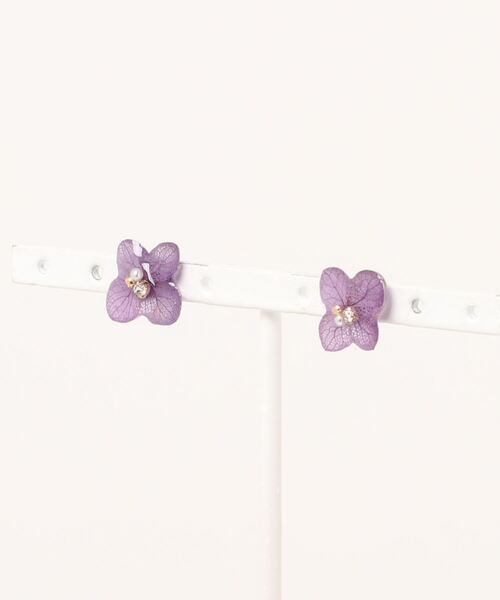 tone（トーン）の「【よひらのはな】紫陽花の花びらピアス（ピアス（両耳用）・レディース・ホワイト/パープル/ネイビー/グレー/ピンク/ブルー/グリーン/グリーン系その他・FREE）」の7枚目の写真