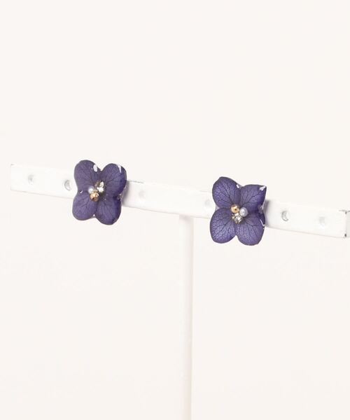 tone（トーン）の「【よひらのはな】紫陽花の花びらピアス（ピアス（両耳用）・レディース・ホワイト/パープル/ネイビー/グレー/ピンク/ブルー/グリーン/グリーン系その他・FREE）」の5枚目の写真