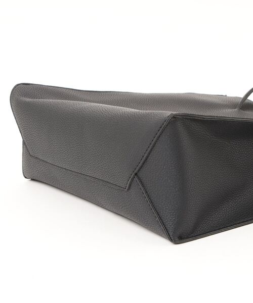 Chaco closet(チャコ クローゼット)の「フェイクレザー2wayポーチ付きスクエアトートBAG(トートバッグ・レディース・ブラック/キャメル・FREE)」の17枚目の写真
