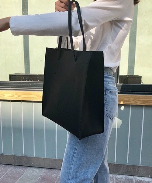 Chaco closet(チャコ クローゼット)の「フェイクレザー2wayポーチ付きスクエアトートBAG(トートバッグ・レディース・ブラック/キャメル・FREE)」の4枚目の写真