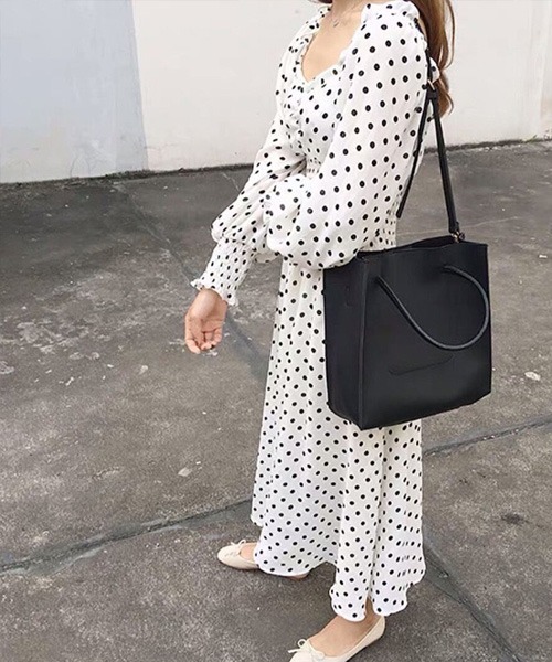 Chaco closet(チャコ クローゼット)の「フェイクレザー2wayポーチ付きスクエアトートBAG(トートバッグ・レディース・ブラック/キャメル・FREE)」の6枚目の写真