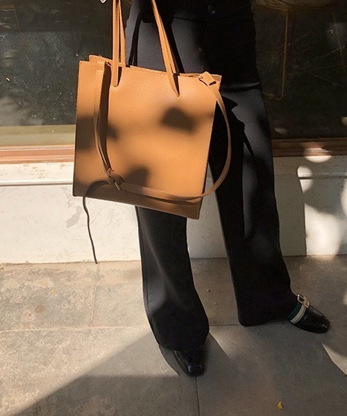 Chaco closet(チャコ クローゼット)の「フェイクレザー2wayポーチ付きスクエアトートBAG(トートバッグ・レディース・ブラック/キャメル・FREE)」の11枚目の写真