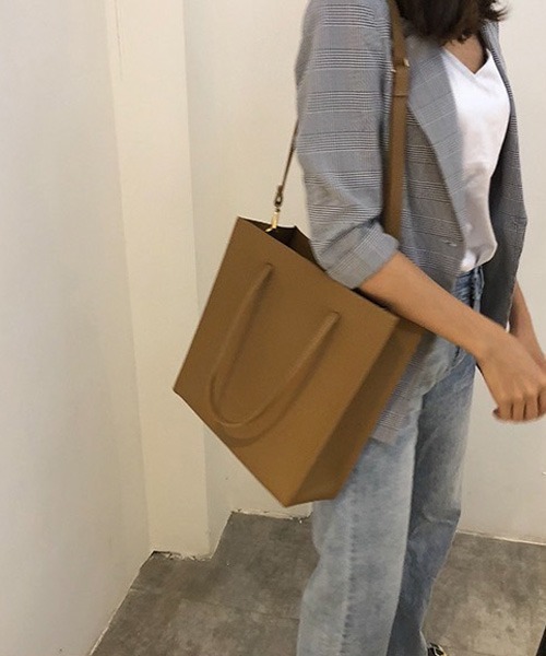 Chaco closet(チャコ クローゼット)の「フェイクレザー2wayポーチ付きスクエアトートBAG(トートバッグ・レディース・ブラック/キャメル・FREE)」の10枚目の写真