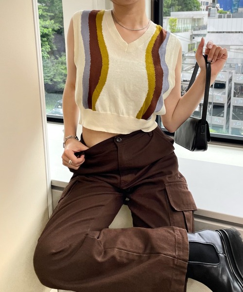 WHO'S WHO gallery（フーズフーギャラリー）の「ストライプウェーブニットベスト（ベスト・レディース・ブラック/ブラウン/オフホワイト・FREE）」の4枚目の写真