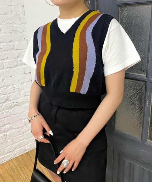 WHO'S WHO gallery（フーズフーギャラリー）の「ストライプウェーブニットベスト（ベスト・レディース・ブラック/ブラウン/オフホワイト・FREE）」の8枚目の写真