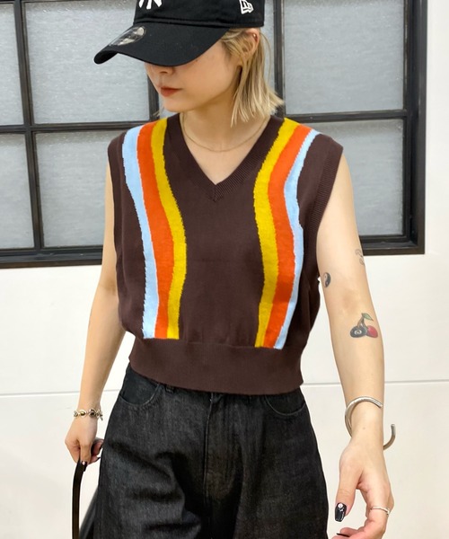WHO'S WHO gallery（フーズフーギャラリー）の「ストライプウェーブニットベスト（ベスト・レディース・ブラック/ブラウン/オフホワイト・FREE）」の11枚目の写真