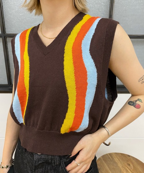WHO'S WHO gallery（フーズフーギャラリー）の「ストライプウェーブニットベスト（ベスト・レディース・ブラック/ブラウン/オフホワイト・FREE）」の12枚目の写真