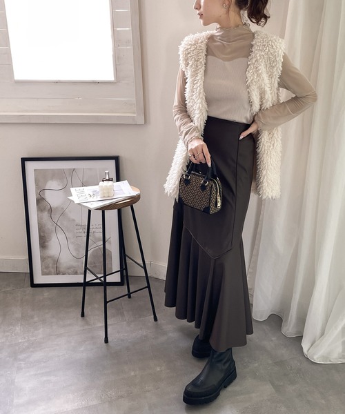 classicalelf(クラシカルエルフ)の「360度盛れる。リブドッキングメロウシアー素材カットソー(Tシャツ/カットソー・レディース・ブラック/ピンクベージュ/ホワイト・LARGE/MEDIUM/SMALL/X-LARGE)」の10枚目の写真